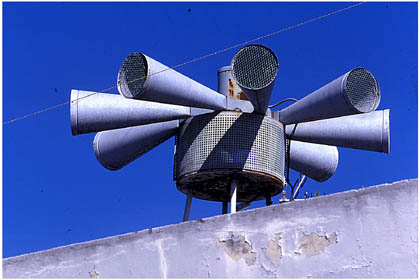 La sirene sur le toit de la caserne qui annonce une alerte